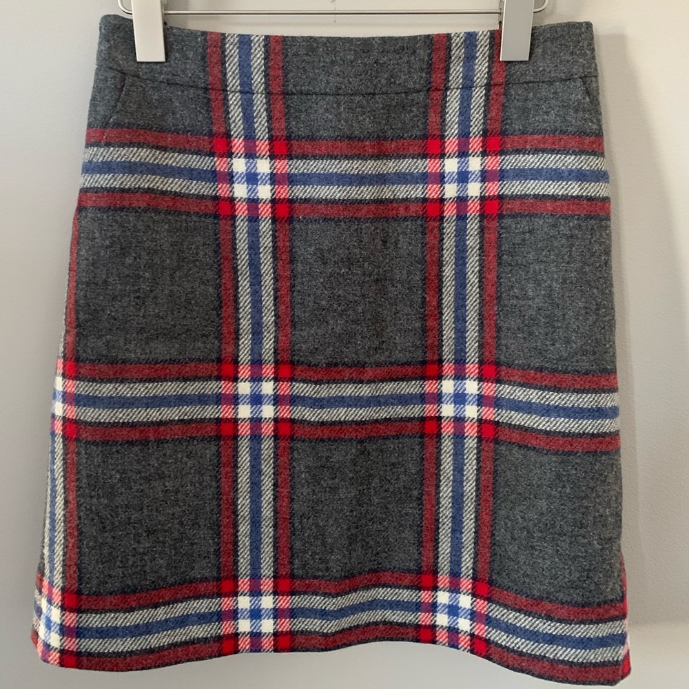 Boden Women’s mini skirt, Heritage British Teeed, 100% wool. Size 2R. Like new.